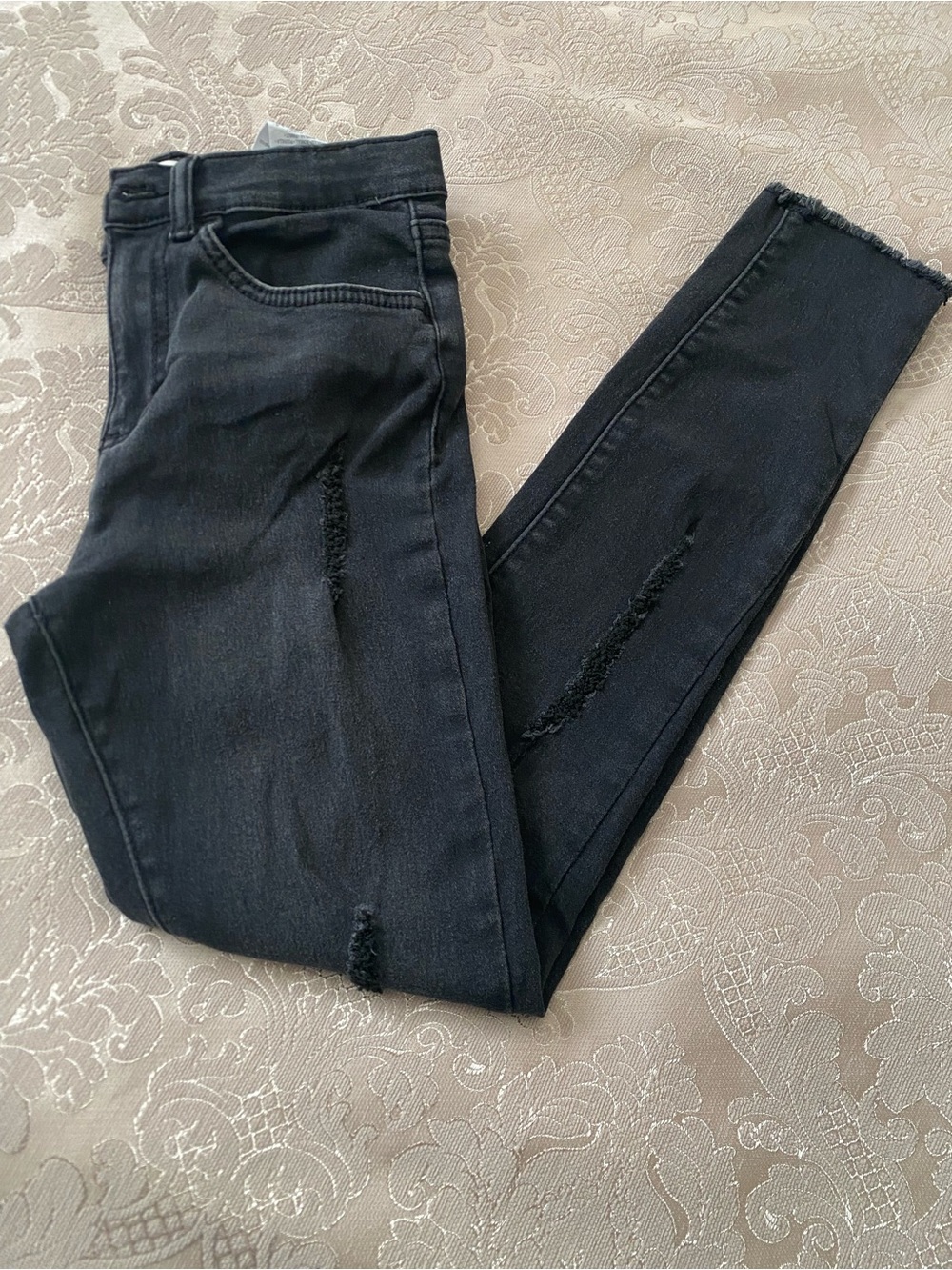 Levi's Black Skinny Jeans with Subtle Distress